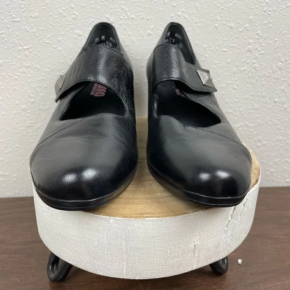 Munro American Blck Rubber Sole Heels Size 7.5 M EUC
